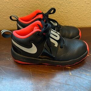 Nike Team Hustle Basketball Shoes